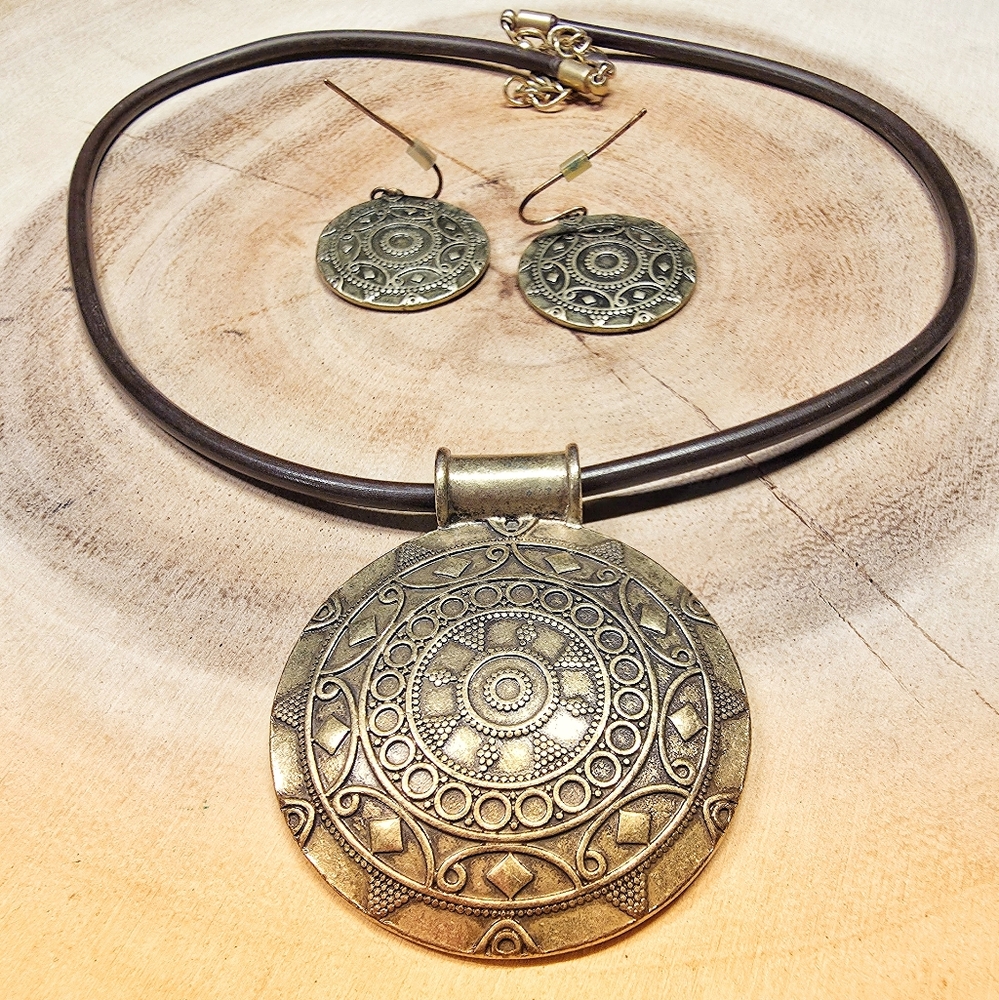 Ethnic-style necklace with Matching Earrings